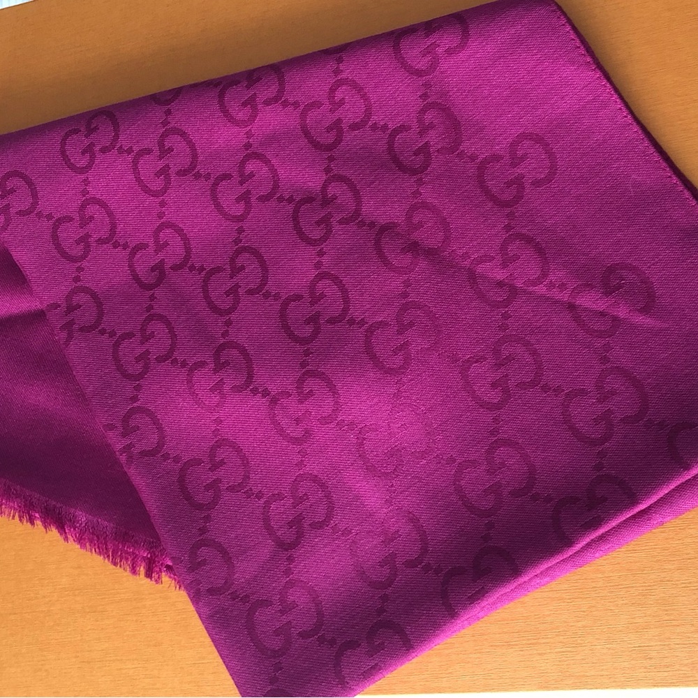 💖BNWT GUCCI SCARF 💖